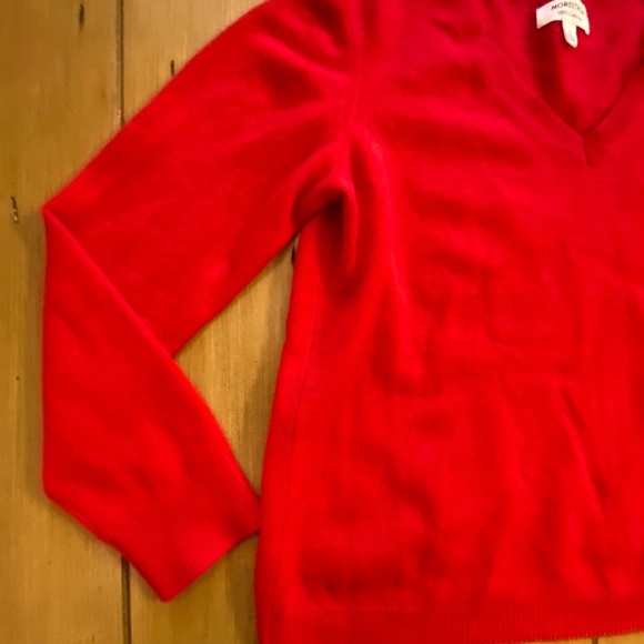 Nordstrom women’s cashmere V-Neck red Sweater Large - Picture 10 of 15